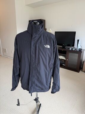 The North Face Men’s Waterproof Rain Jacket Windbreaker